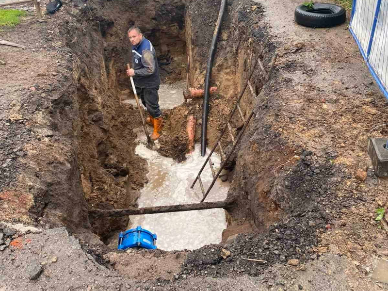 Ремонтники Харківводоканалу в травні відновили 164 водоводи і упорядкували 265 оглядових колодязів