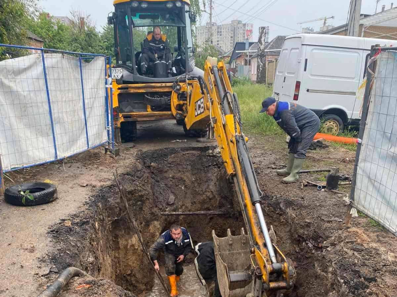 Ремонтники Харківводоканалу в травні відновили 164 водоводи і упорядкували 265 оглядових колодязів