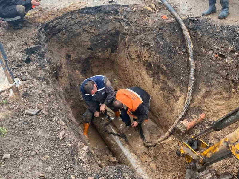 Ремонтники Харківводоканалу в травні відновили 164 водоводи і упорядкували 265 оглядових колодязів
