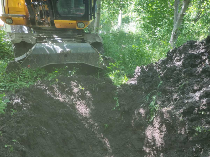 В Індустріальному районі відновлюють водоводи