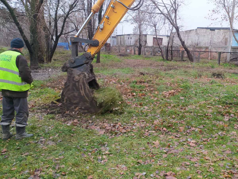 У Новобаварському районі оперативно ремонтуються водопровідні мережі