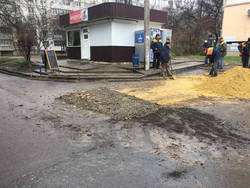 У Новобаварському районі оперативно ремонтуються водопровідні мережі