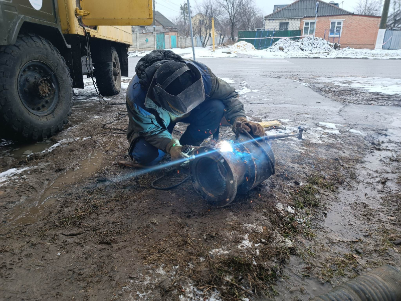 Ремонтники КП «Харківводоканал» оперативно відновлюють водопостачання у Новобаварському районі