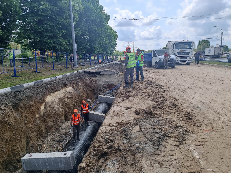 На проспекті Гагаріна переклали 175 метрів колектора
