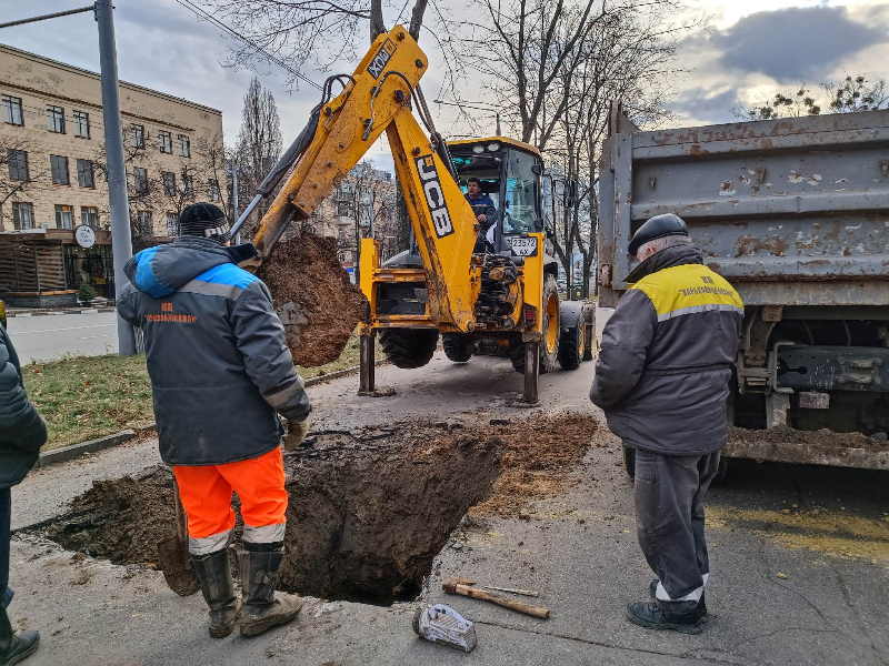 У Шевченківському районі оперативно відновлюють пошкодженні трубопроводи