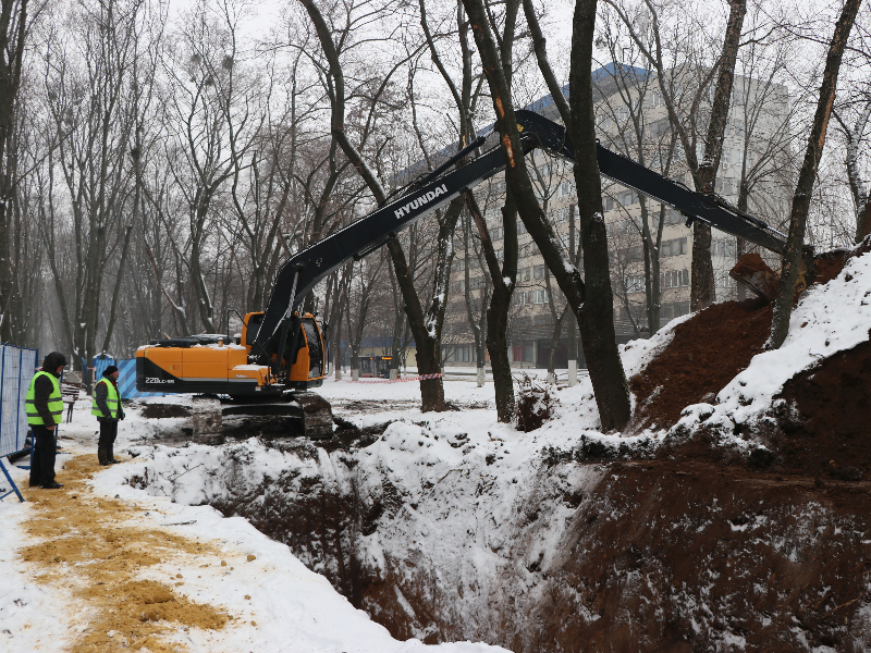 У Новобаварському районі відновлюють колектор