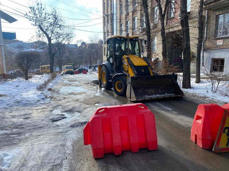 У Київському районі відновлюють водовід