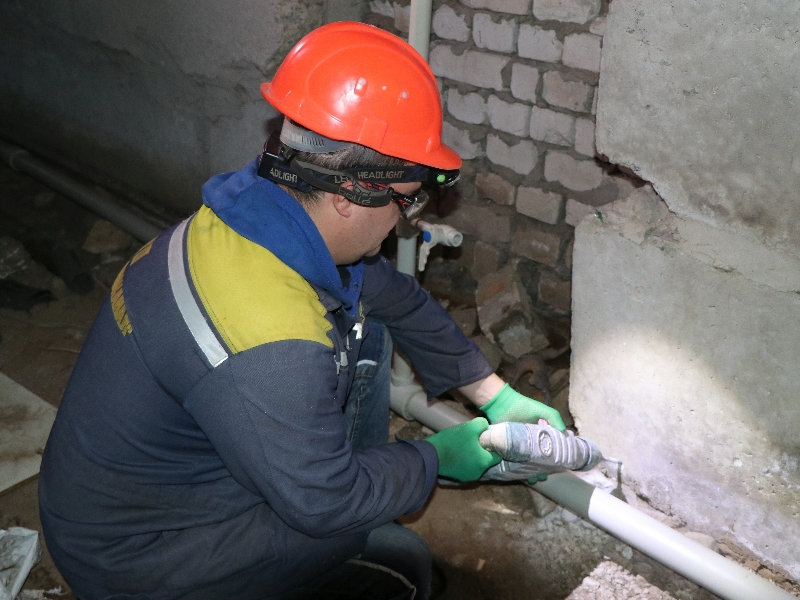 У Немишлянському районі виконують складні ремонти комунікацій