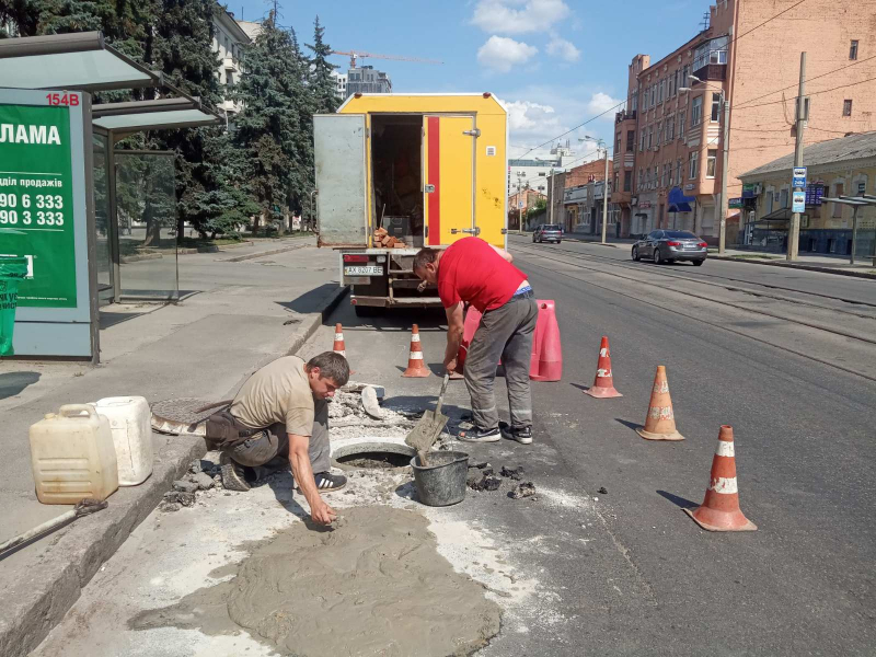 У Новобаварському районі відновлюють водоводи