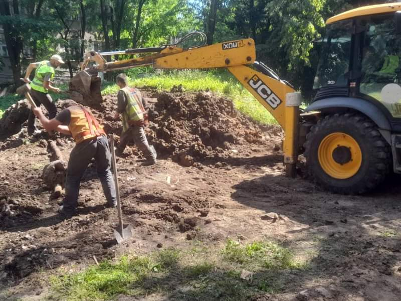 Ремонтники КП «Харківводоканал» виконують щодня понад 80 заявок з відновлення водовідведення.