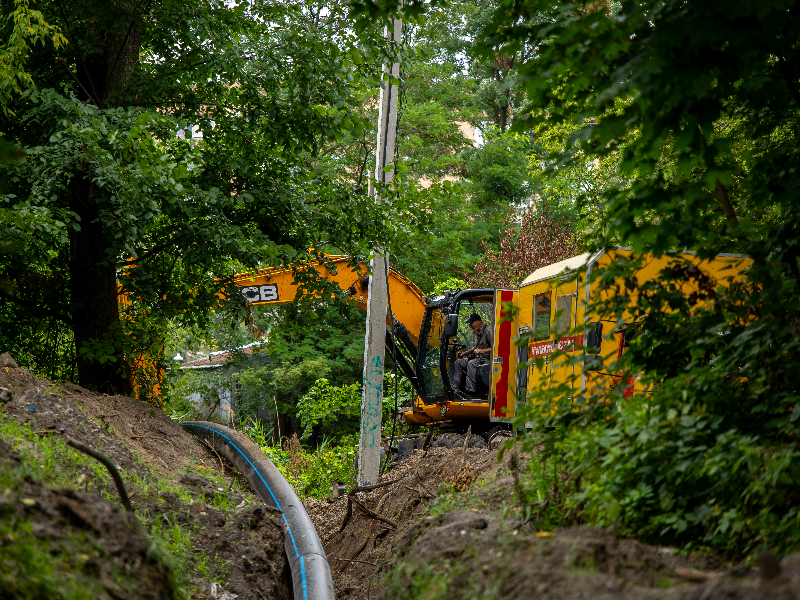 У Новобаварському районі замінили 740 метрів водопроводів