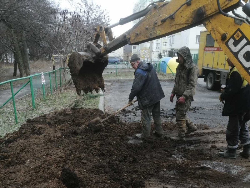 У Шевченківському районі оперативно ремонтують водоводи