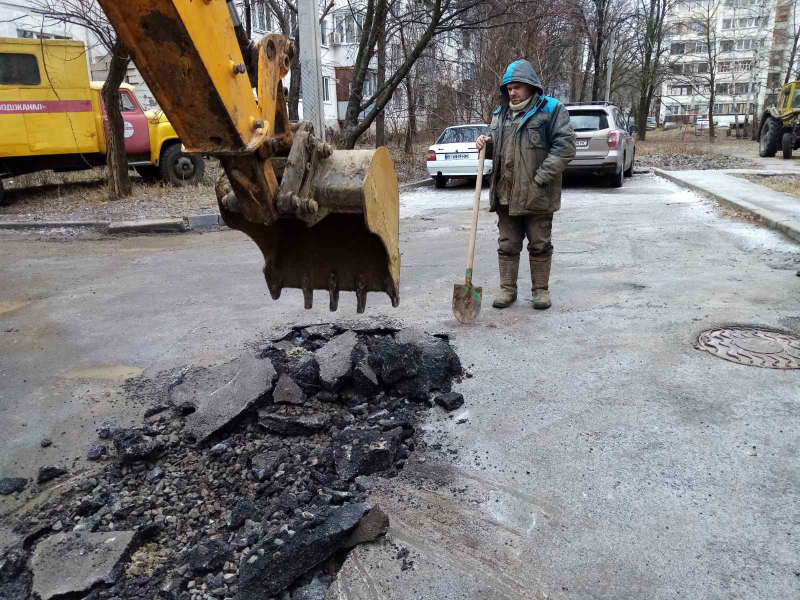 У Шевченківському районі оперативно ремонтують водоводи