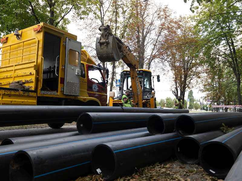 У Харкові відновили 2.34 км пошкоджених вибухами водопроводів