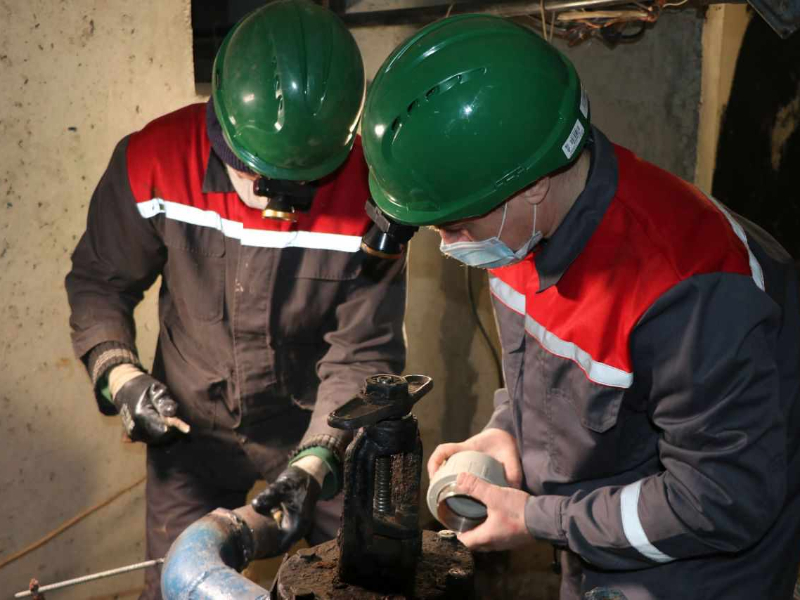 У Індустріальному районі змінюють внутрішньобудинкові системи