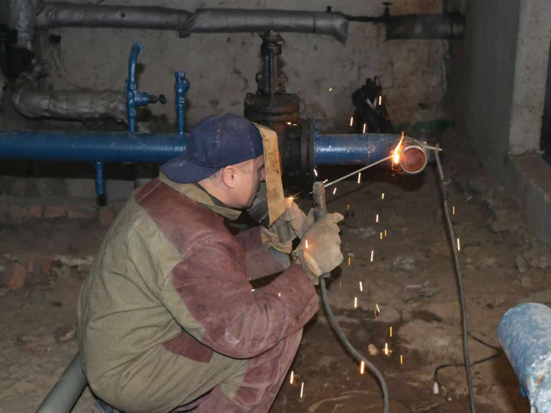 У Індустріальному районі змінюють внутрішньобудинкові системи