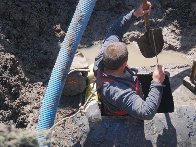 Бригади КП «Харківводоканал» оперативно усувають пошкодження на водоводі у Салтівському житловому масиві