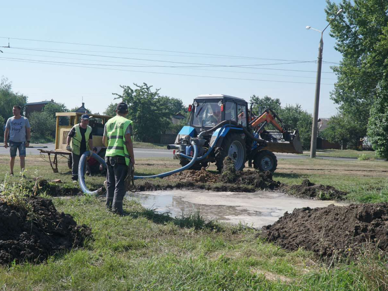 Бригади КП «Харківводоканал» оперативно усувають пошкодження на водоводі у Салтівському житловому масиві
