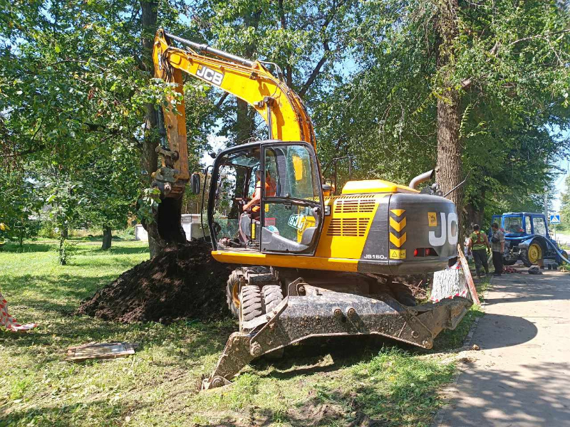 У Новобаварському районі оперативно усунули складну аварію на водоводі