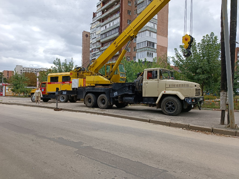 У Новобаварському районі провели комплексні роботи на водоводі