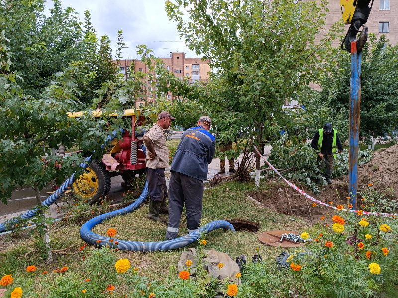 У Новобаварському районі провели комплексні роботи на водоводі