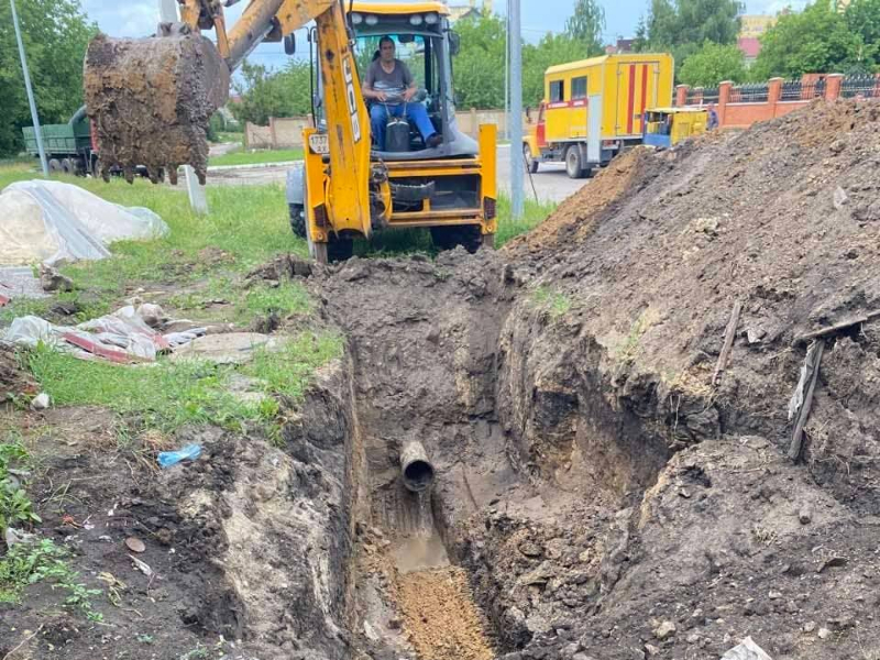 Харківводоканал ремонтує трубопроводи