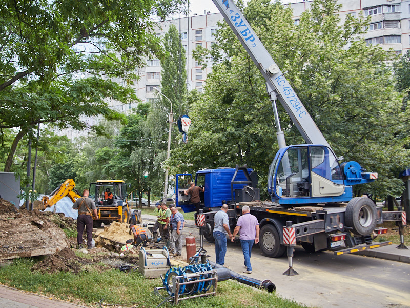 У Харкові продовжують міняти мережі водопостачання