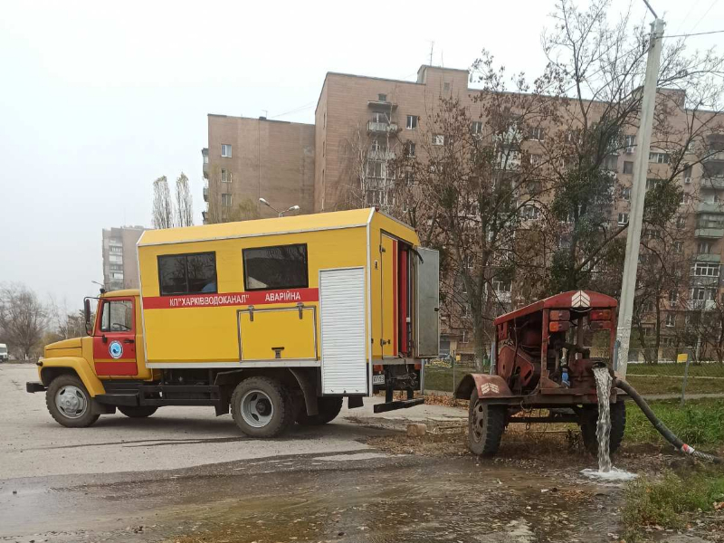 У Новобаварському районі оперативно ремонтують водоводи