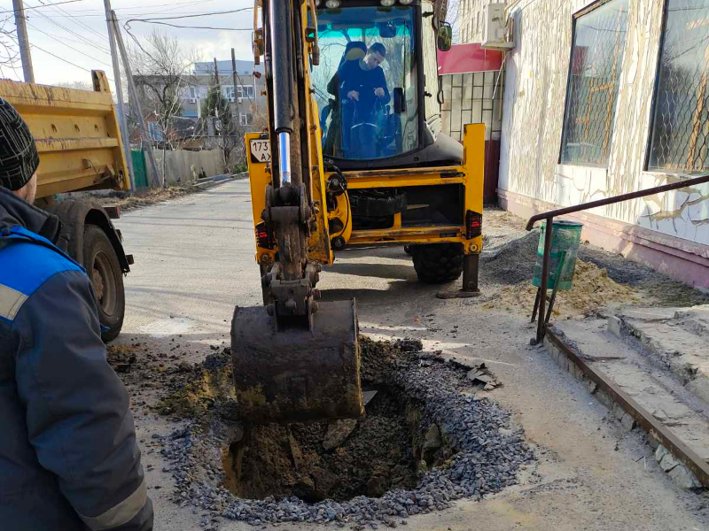 У Київському районі оперативно ліквідують аварії на водоводах