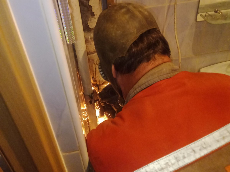 У Немишлянському районі інтенсивно відновлюють внутрішньобудинкові комунікації