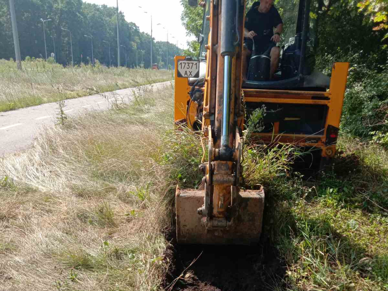 На Харківському шосе ремонтують обстріляний водовід