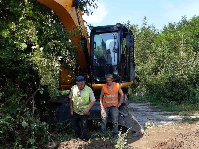На Харківському шосе ремонтують обстріляний водовід