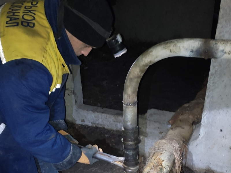 В Індустріальному районі системно проводять заміну внутрішньобудинкових комунікацій