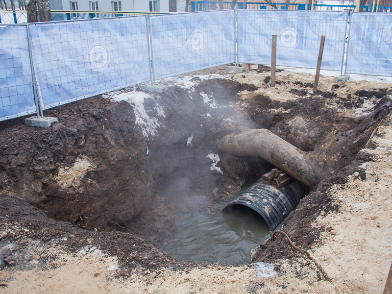 Несанкціоновані скидання в стічні води є однією з причин руйнування каналізаційних колекторів