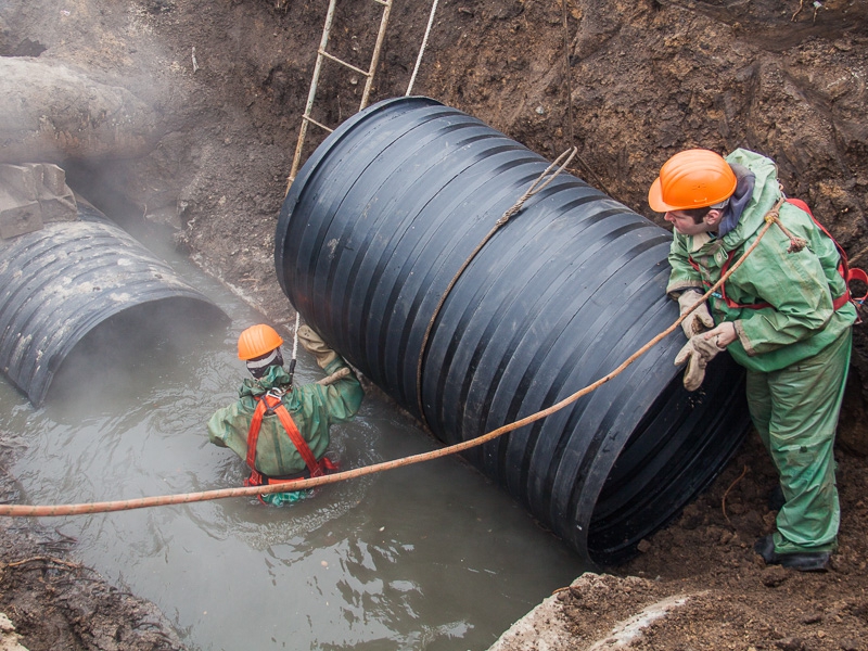 Несанкціоновані скидання в стічні води є однією з причин руйнування каналізаційних колекторів