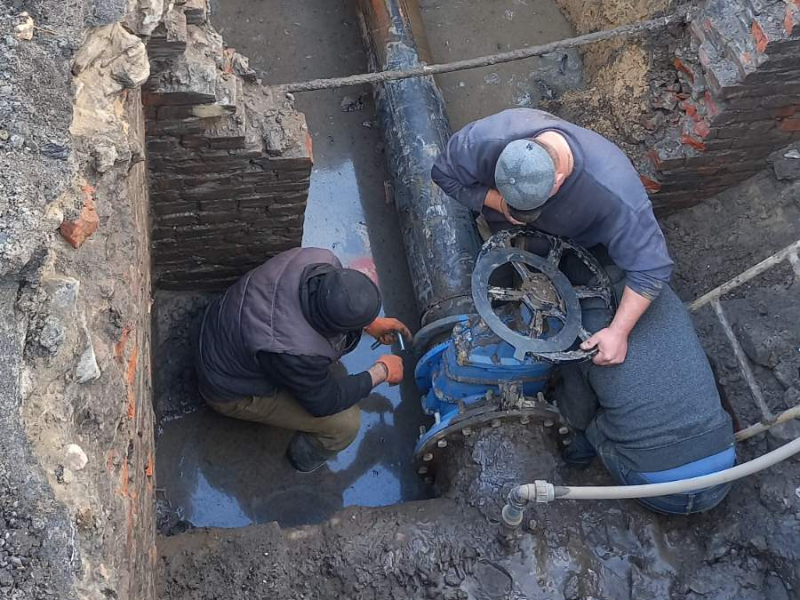 У Київському районі проводиться системна робота у водопровідному господарстві