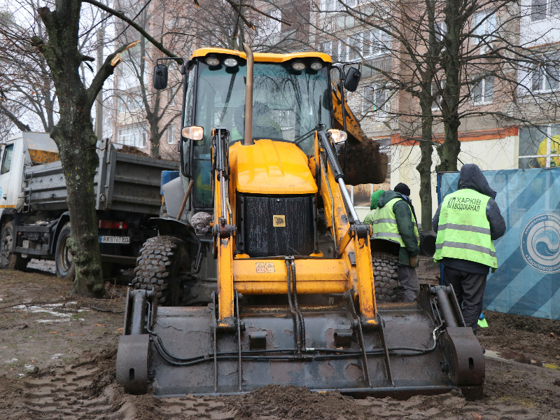 У Київському районі оновлюють колектор