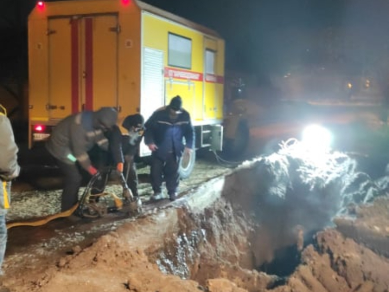 Бригади КП «Харківводоканал» оперативно усувають пошкодження на вулиці Варварівській