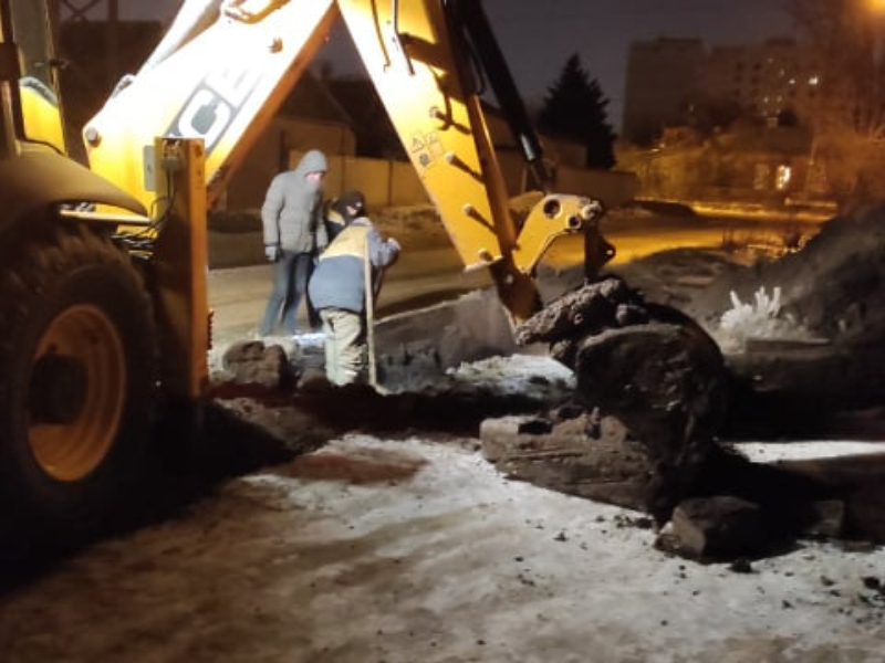 Бригади КП «Харківводоканал» оперативно усувають пошкодження на вулиці Варварівській