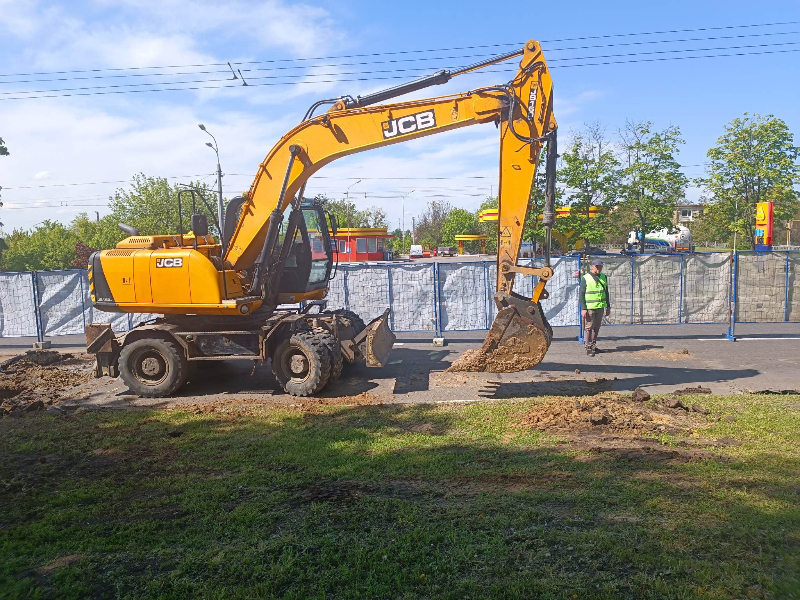 Бригади «Харківводоканалу» оперативно ліквідують аварію на каналізаційному колекторі
