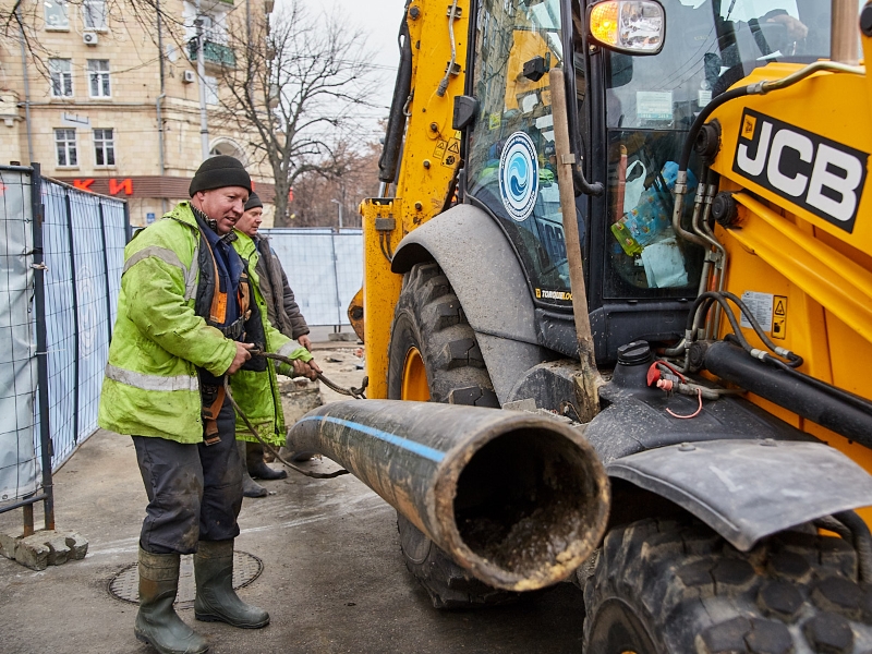 КП «Харківводоканал» завершує сезонну заміну труб водопостачання