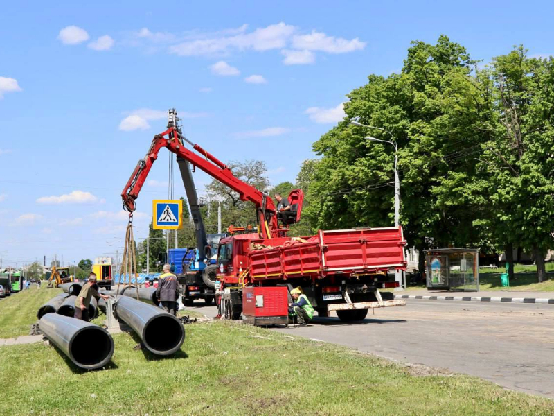 Ремонтники «Харківводоканалу» ліквідують складну аварію на проспекті Гагаріна