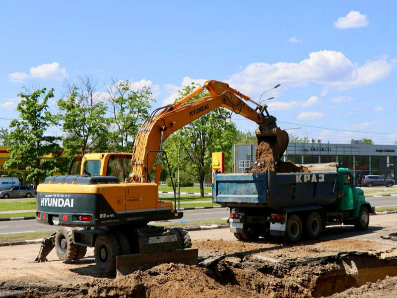 Ремонтники «Харківводоканалу» ліквідують складну аварію на проспекті Гагаріна