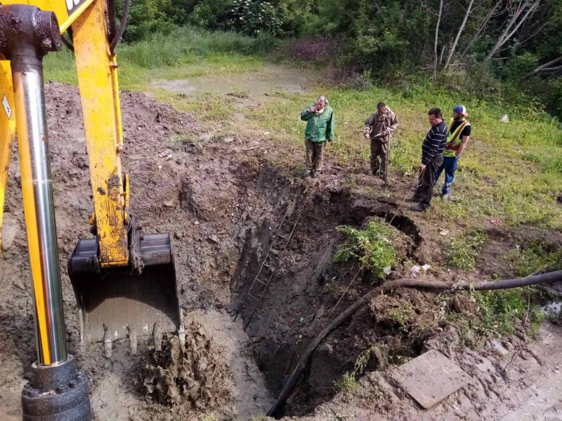 У Шевченківському районі відновлюють магістральні водоводи