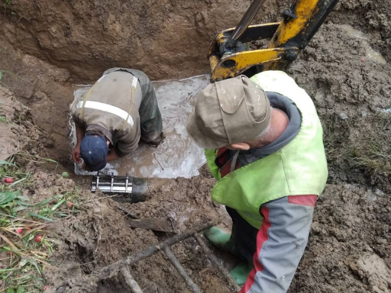У Харкові оперативно усувають пошкодження на водоводах