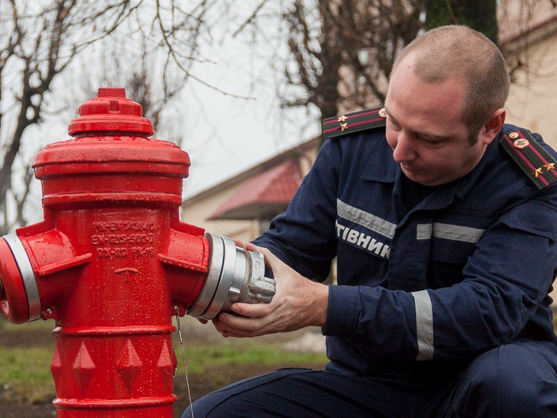 У Харкові почнуть встановлювати сучасні пожежні гідранти нового зразка