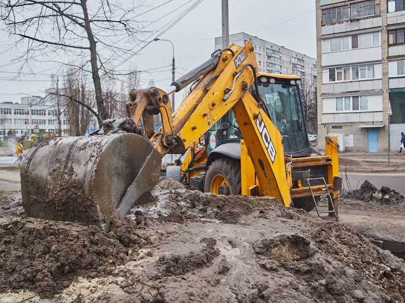 На вулиці Клочківській міняють трубопровід