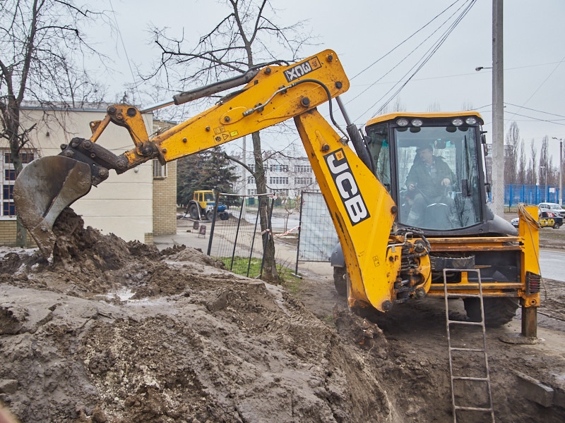 На вулиці Клочківській міняють трубопровід
