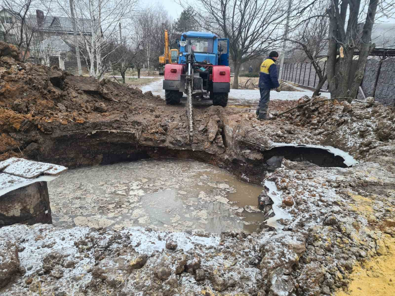 На вулиці Павла Скоропадського відновили магістральний водовід