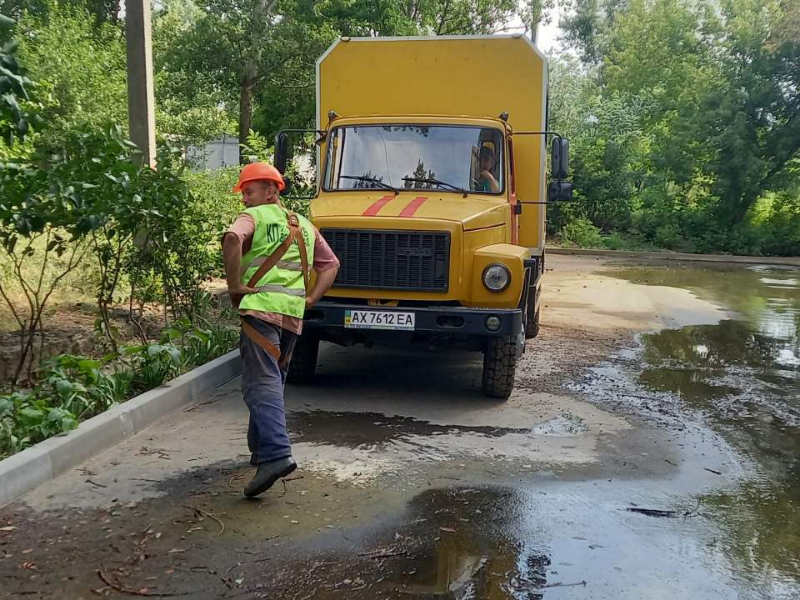У Новобаварському районі оперативно відновлюють водопостачання